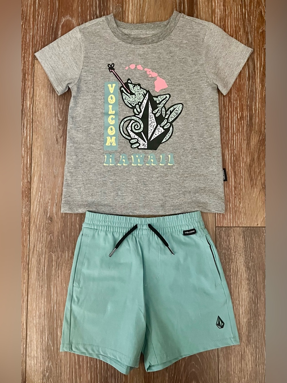 Toddler Boy Volcom Hawaii Graphic Tee & Short Set Size 2T